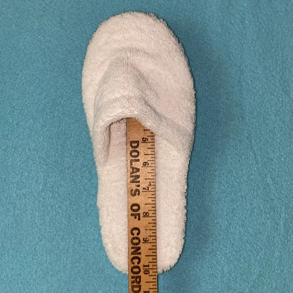 Spa slippers slip on comfy cushy fuzzy white rubber non-slip sole NEW size 9 1/2 - Picture 5 of 5
